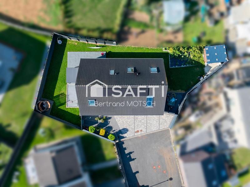 Maison - 177 m² - 8 pièces