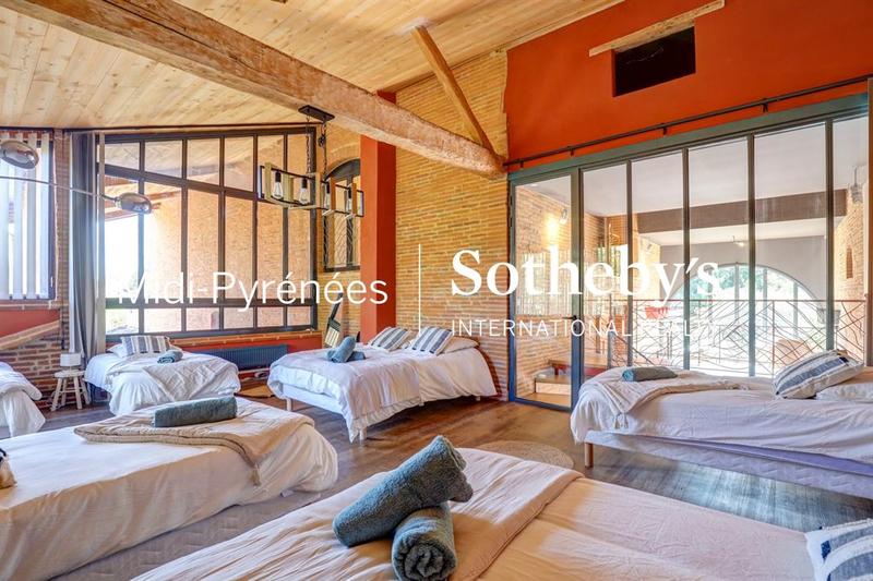 Maison - 560 m² - 12 pièces