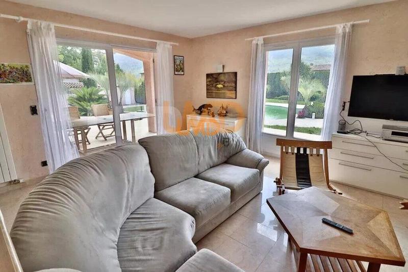 Propriété - 169 m² - 6 pièces