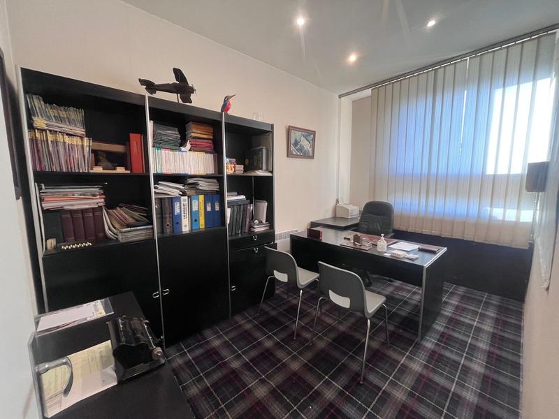 Local commercial - 170 m² - 3 pièces