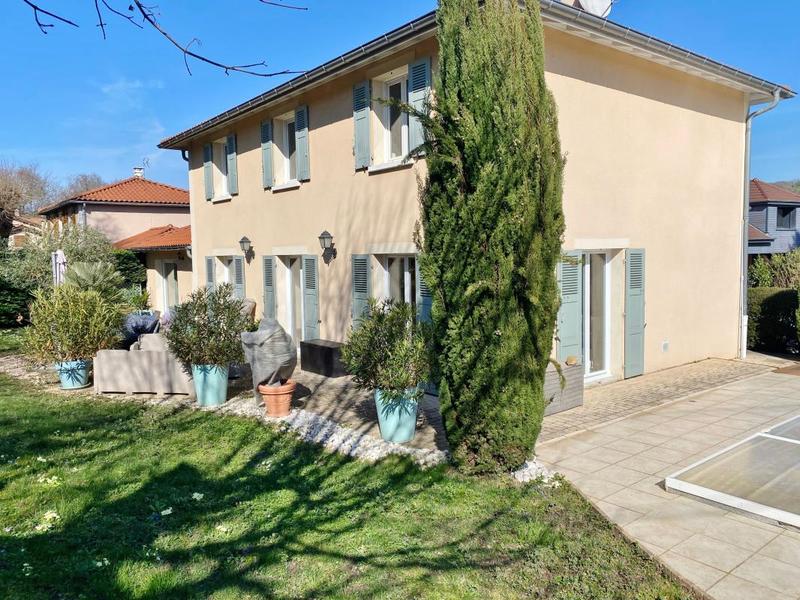 Maison - 208 m² - 7 pièces