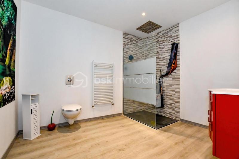 Maison - 203 m² - 6 pièces