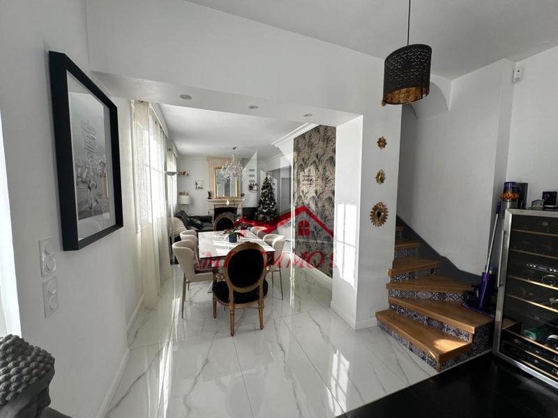 Propriété - 179 m² - 6 pièces