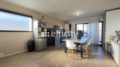 Maison - 96 m² - 5 pièces