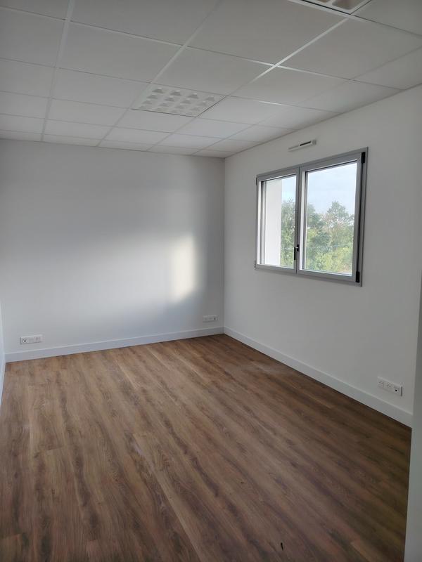 Bureau - 87 m² - 5 pièces