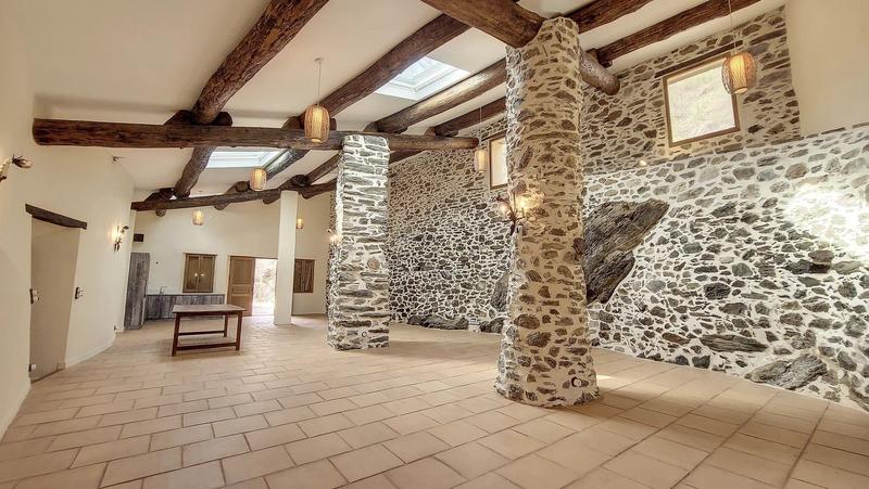 Maison - 584 m² - 14 pièces