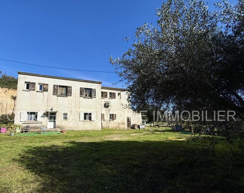 Maison - 174 m² - 10 pièces