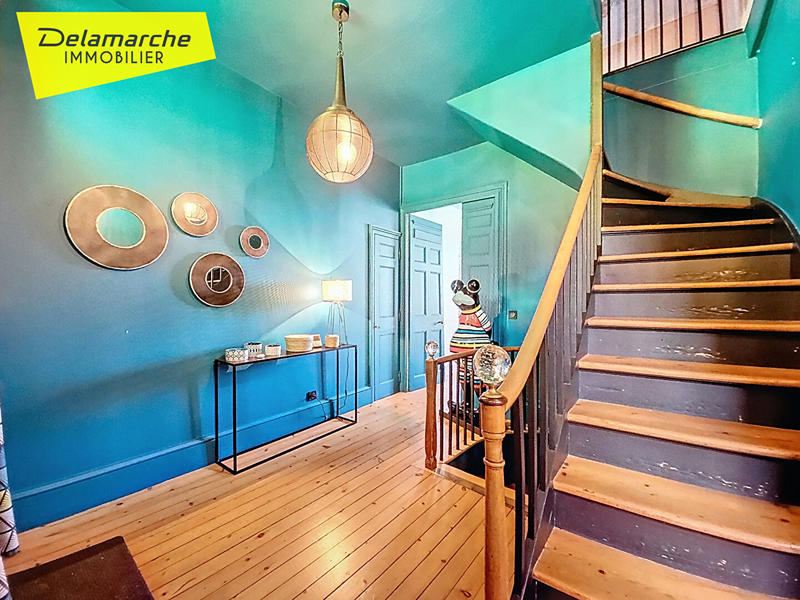 Maison - 325 m² - 11 pièces