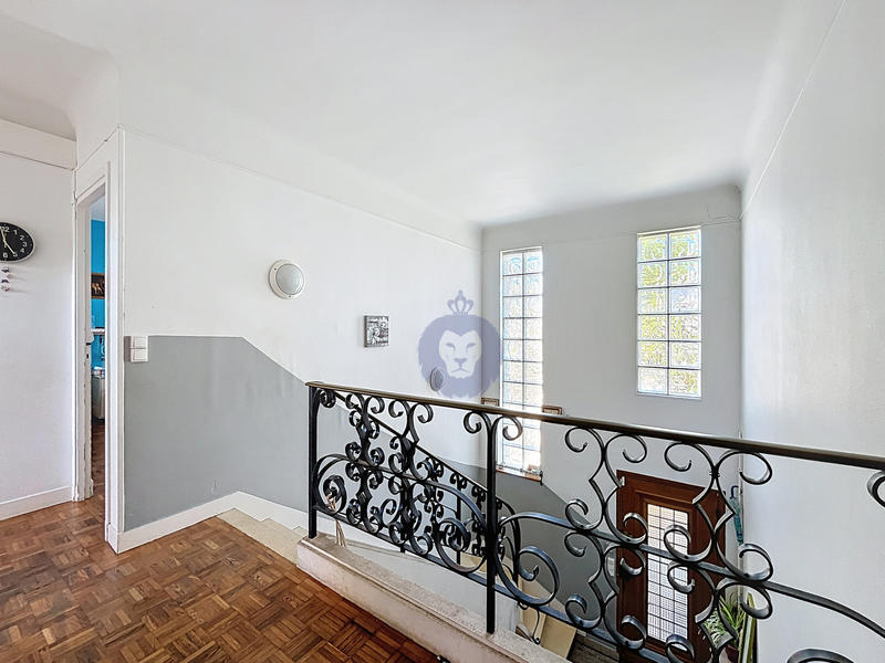 Maison - 216 m² - 8 pièces