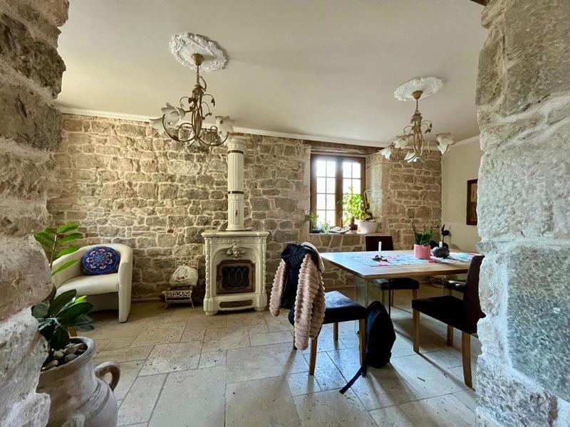 Propriété - 215 m² - 10 pièces