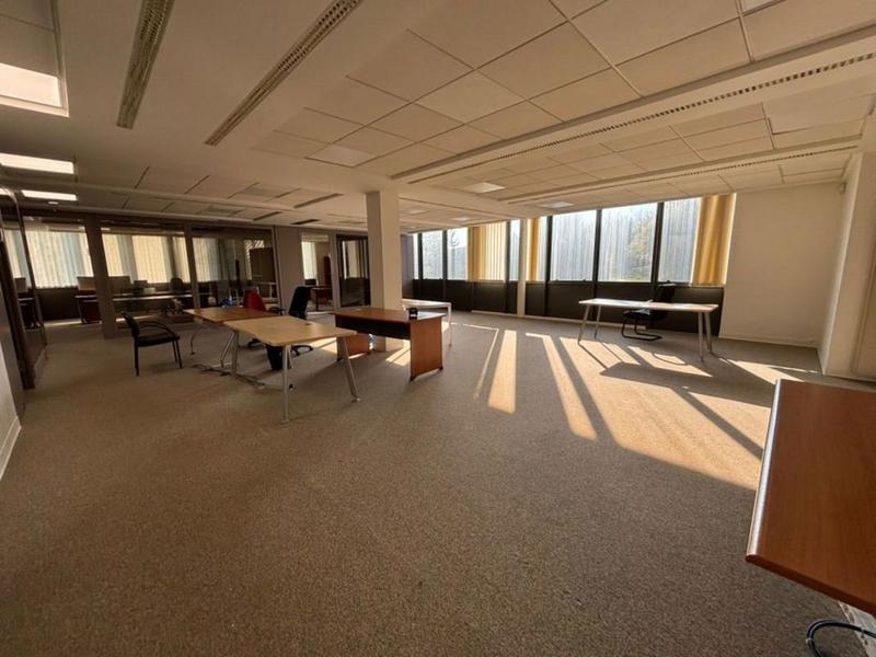 Bureau - 1 500 m²