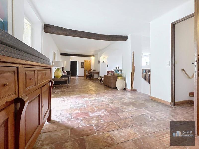 Villa - 401 m² - 8 pièces