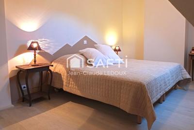 Maison - 258 m² - 11 pièces