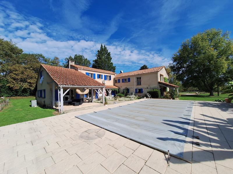 Maison ancienne - 516 m² - 12 pièces