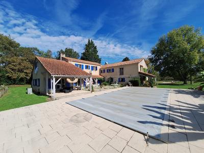 Maison ancienne - 516 m² - 12 pièces