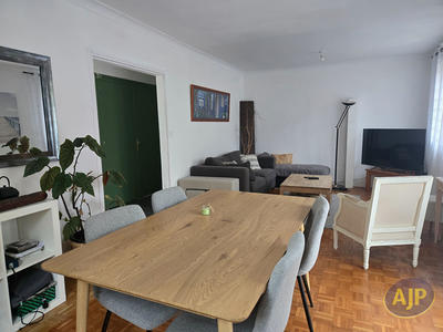 Maison - 94 m² - 5 pièces