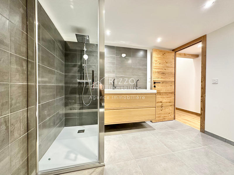 Appartement - 99 m² - 4 pièces