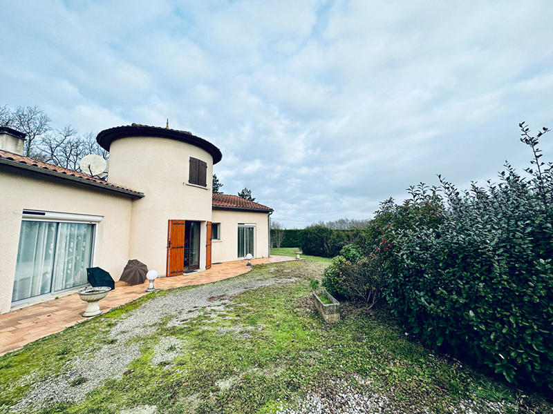 Maison - 165 m² - 9 pièces