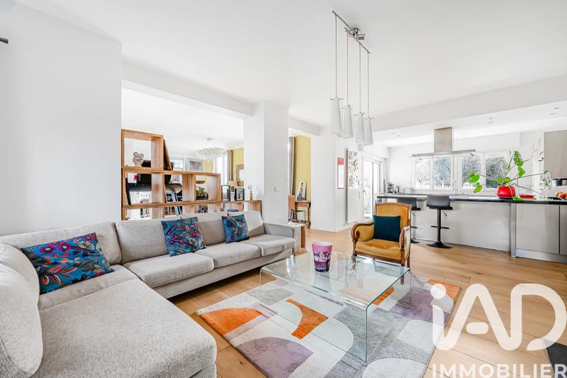 Maison - 213 m² - 8 pièces