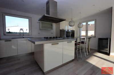 Maison - 195 m² - 9 pièces