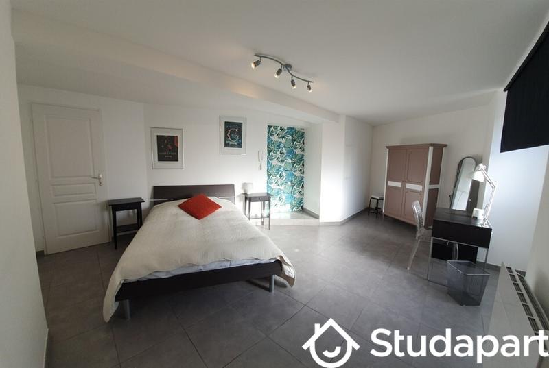 Chambre - 11 m² - 1 pièce