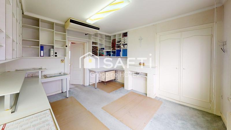 Maison - 236 m² - 9 pièces