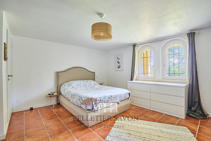 Maison - 220 m² - 7 pièces