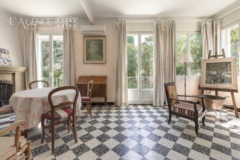 Maison - 208 m² - 10 pièces