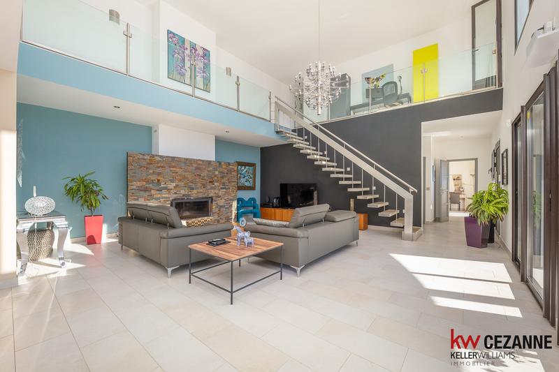 Maison - 248 m² - 8 pièces