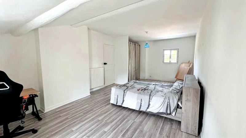 Maison - 225 m² - 8 pièces