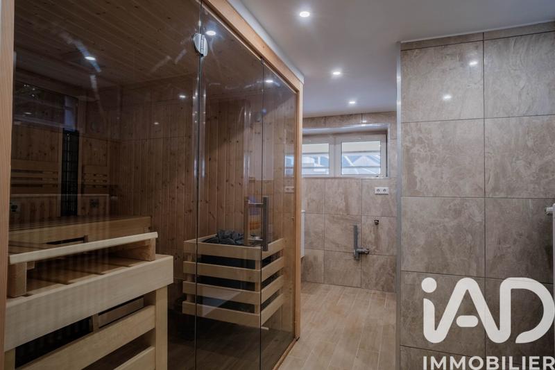 Maison - 217 m² - 9 pièces