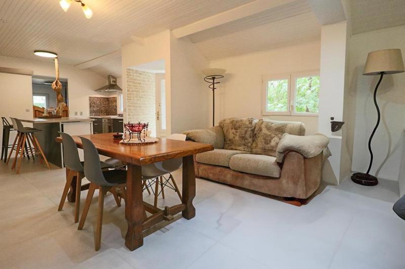 Maison - 275 m² - 12 pièces