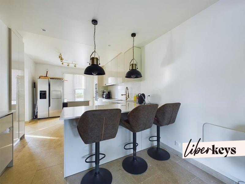 Maison - 280 m² - 7 pièces