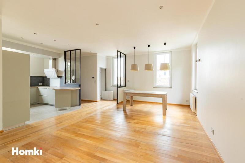 Studio - 150 m² - 5 pièces