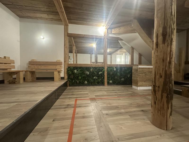 Local d'activités - 164 m²