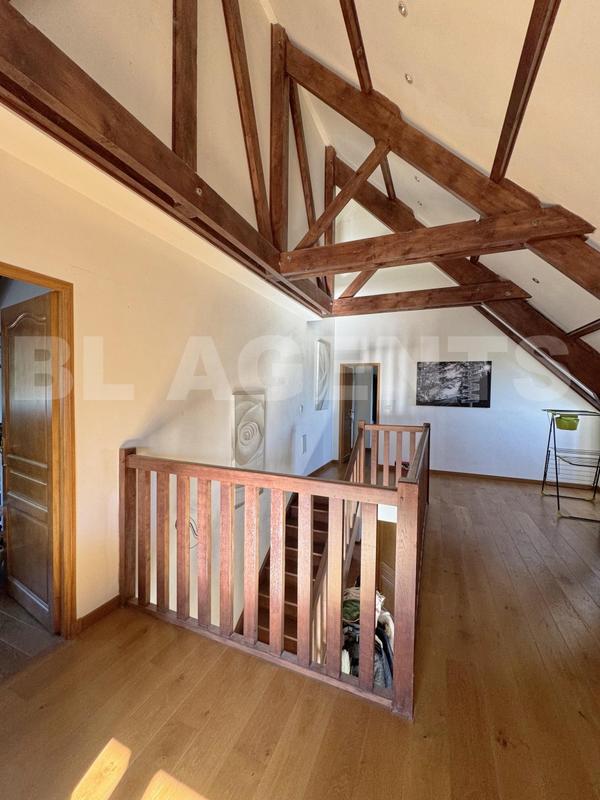 Maison - 243 m² - 8 pièces