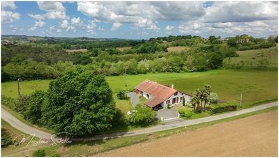 Maison - 250 m² - 8 pièces