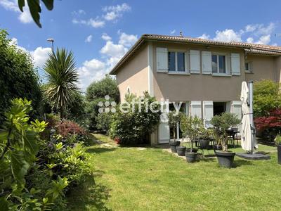 Maison - 95 m² - 5 pièces