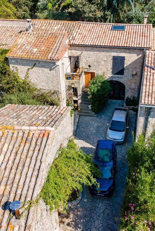 Mas - 300 m² - 11 pièces