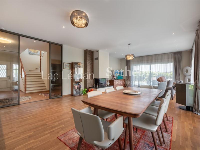 Maison - 312 m² - 9 pièces