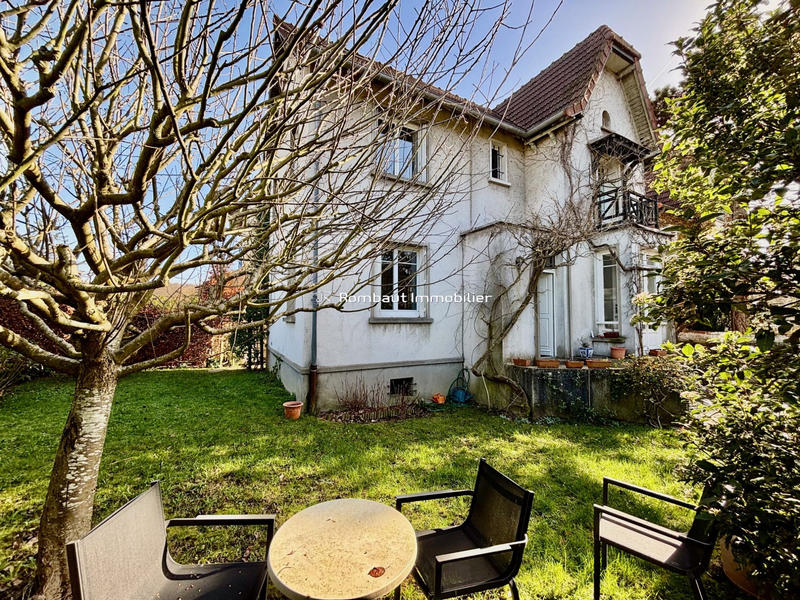 Maison - 142 m² - 8 pièces