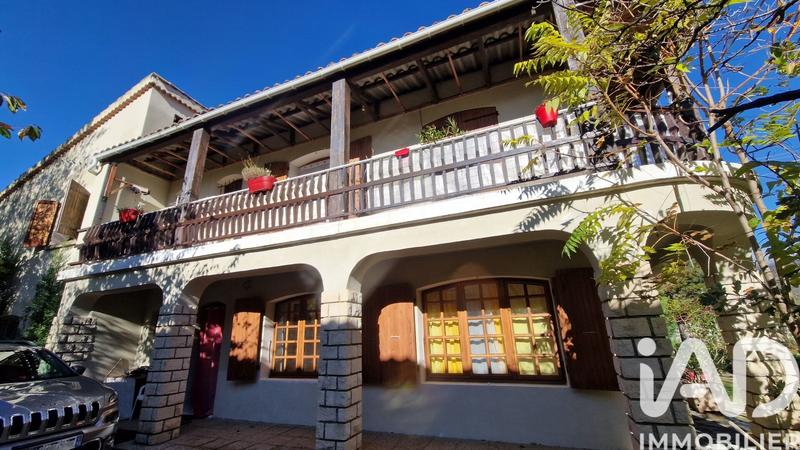 Maison - 185 m² - 9 pièces