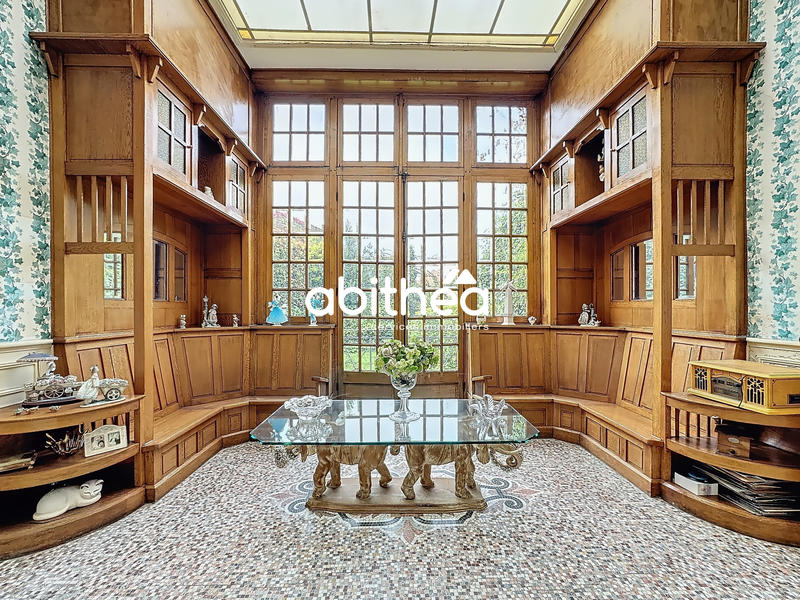 Maison - 257 m² - 9 pièces