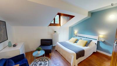 Chambre - 11 m² - 10 pièces