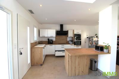 Villa - 121 m² - 6 pièces