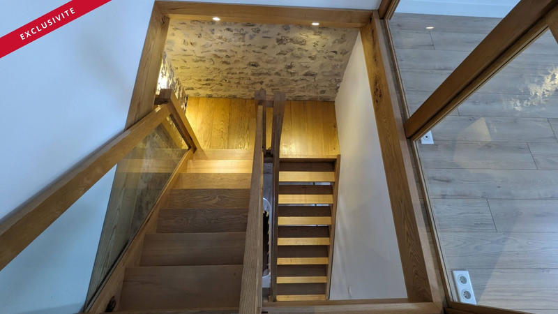 Maison - 250 m² - 11 pièces