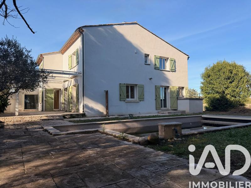 Maison - 266 m² - 9 pièces