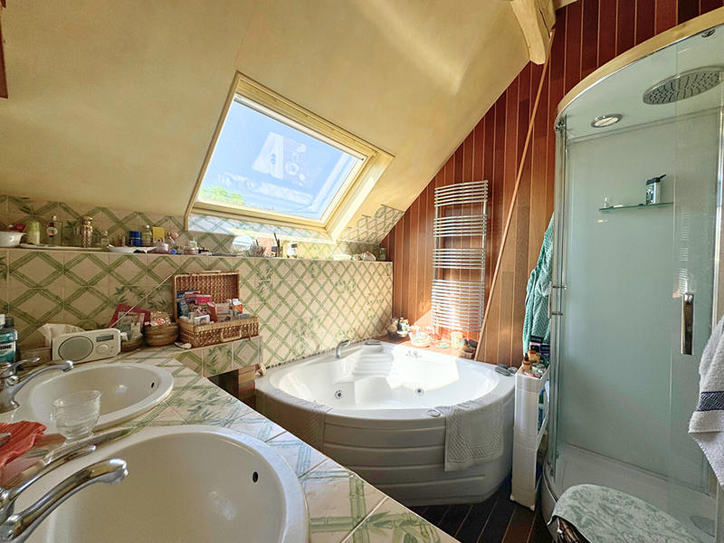 Maison - 232 m² - 8 pièces