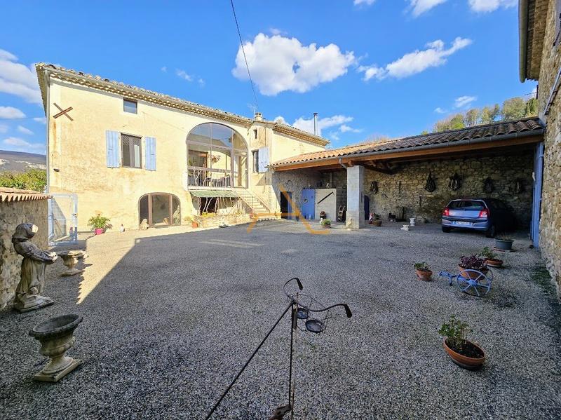 Maison en pierre - 500 m² - 5 pièces