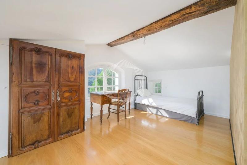 Appartement - 259 m² - 9 pièces